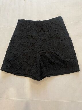 Club Monaco Black Lace High-Waist fully lined Shorts with pockets Size 00